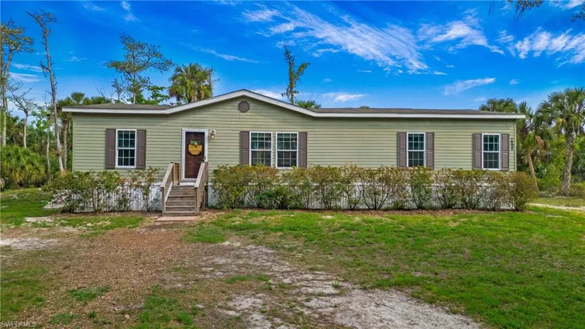 1005  Shady  LN, Naples, FL 34120