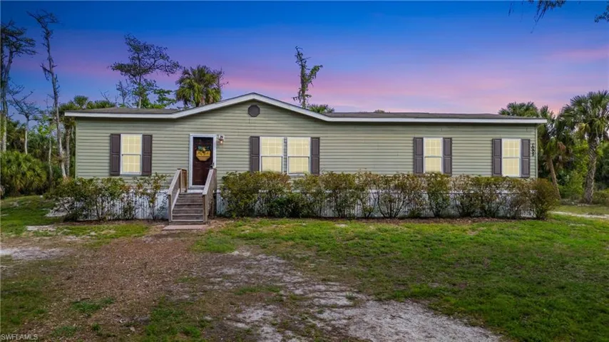 1005  Shady  LN, Naples, FL 34120