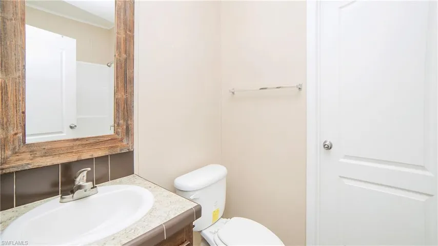 1005  Shady  LN, Naples, FL 34120