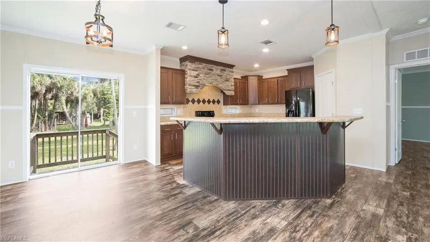 1005  Shady  LN, Naples, FL 34120