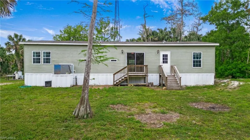 1005  Shady  LN, Naples, FL 34120