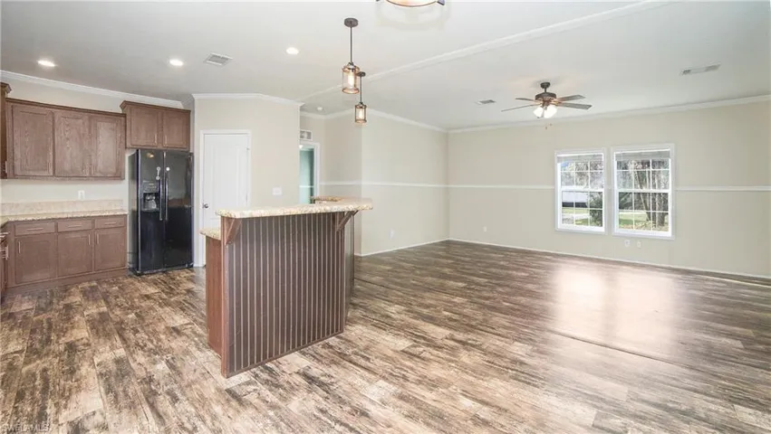 1005  Shady  LN, Naples, FL 34120