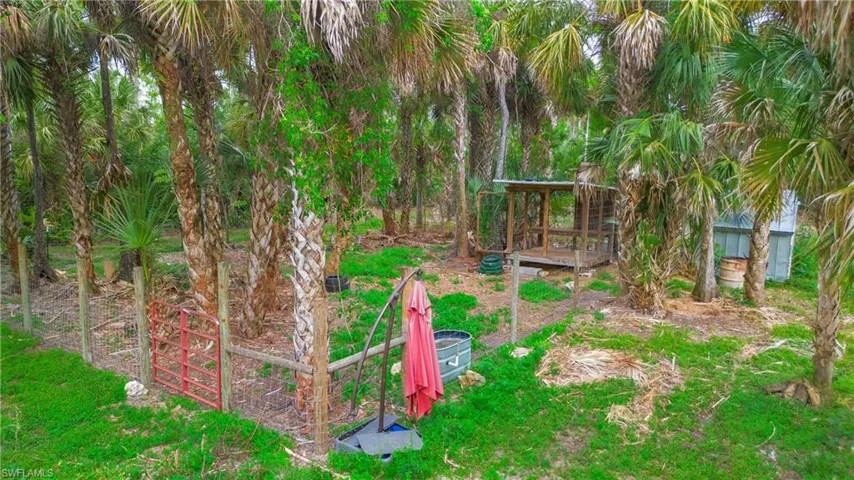 1005  Shady  LN, Naples, FL 34120