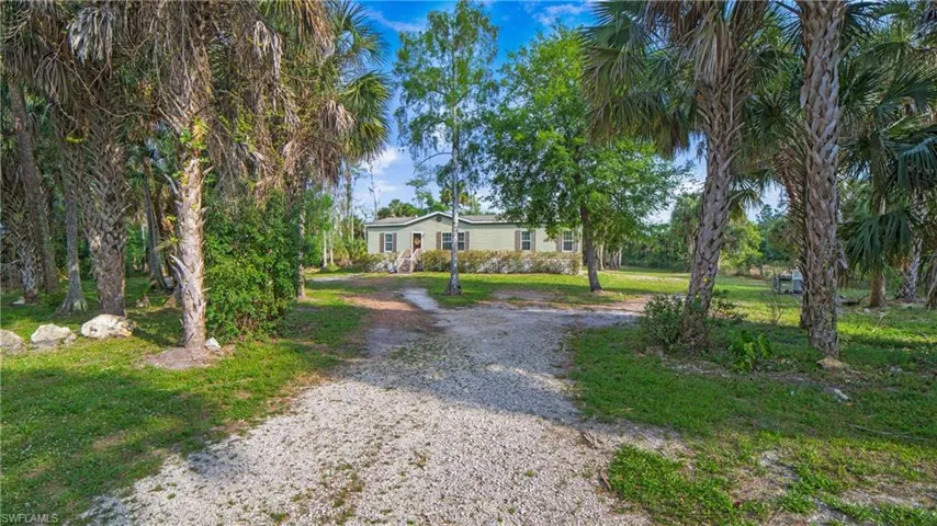 1005  Shady  LN, Naples, FL 34120