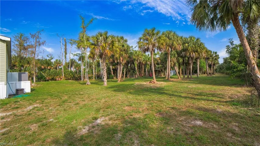 1005  Shady  LN, Naples, FL 34120