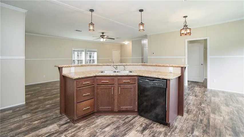1005  Shady  LN, Naples, FL 34120