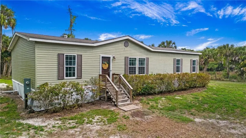 1005  Shady  LN, Naples, FL 34120