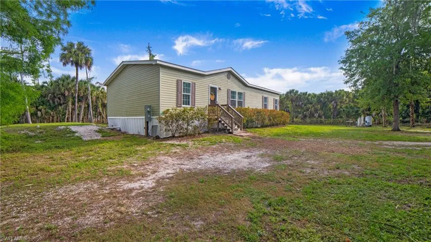 1005  Shady  LN, Naples, FL 34120