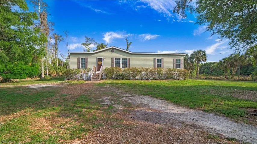 1005  Shady  LN, Naples, FL 34120