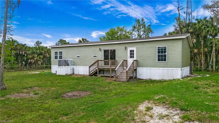 1005  Shady  LN, Naples, FL 34120