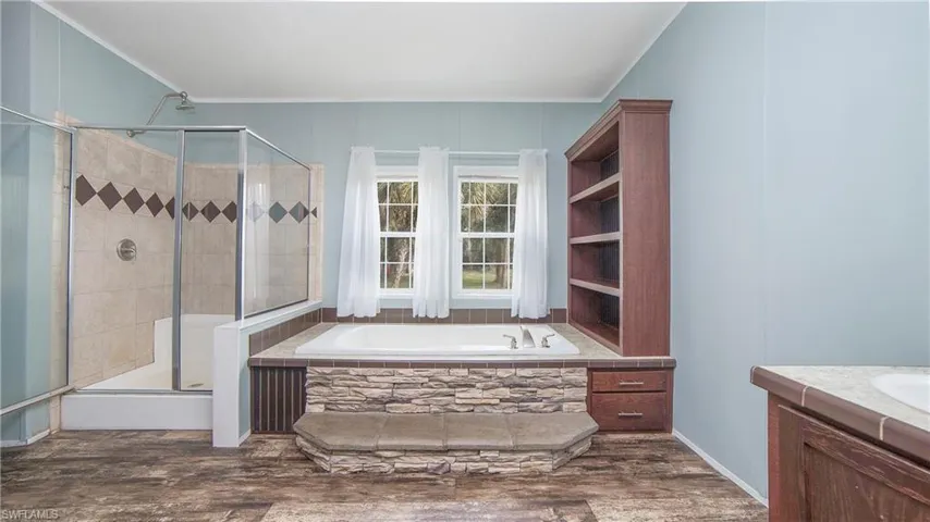 1005  Shady  LN, Naples, FL 34120