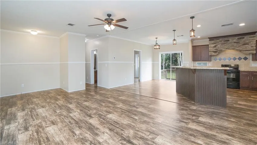 1005  Shady  LN, Naples, FL 34120