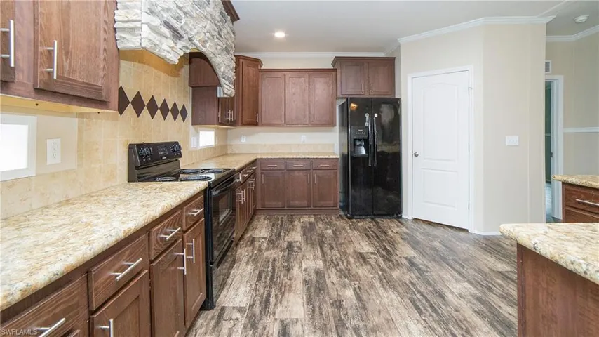 1005  Shady  LN, Naples, FL 34120