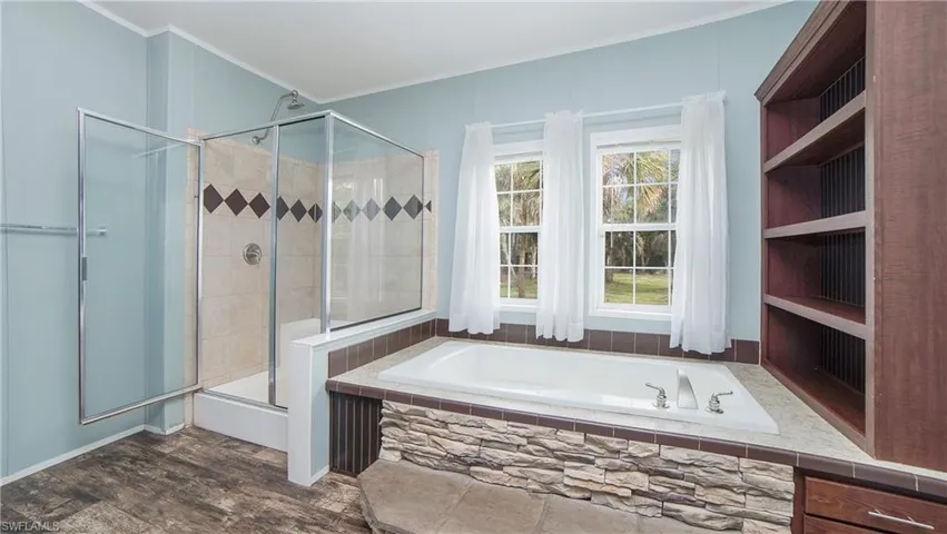 1005  Shady  LN, Naples, FL 34120