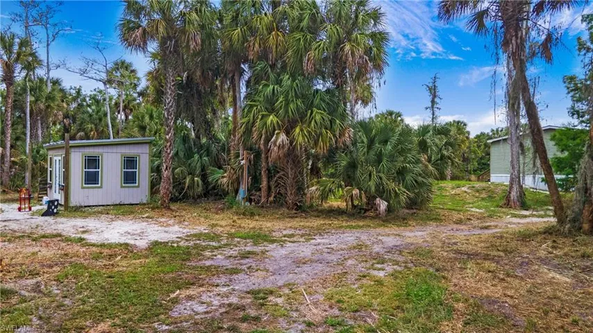 1005  Shady  LN, Naples, FL 34120