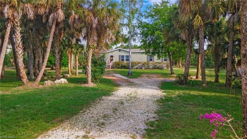 1005  Shady  LN, Naples, FL 34120