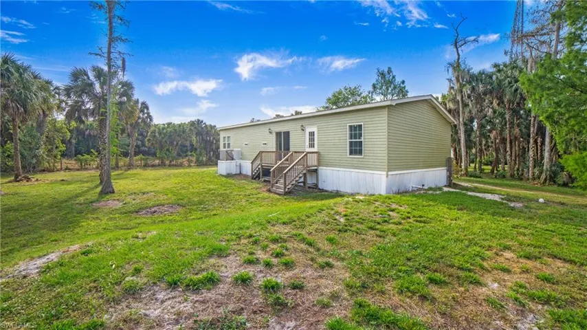 1005  Shady  LN, Naples, FL 34120