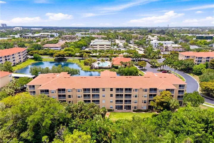 Beautifully maintained Fort Myers condo offering comfort, convenience, and a relaxed Florida lifestyle.