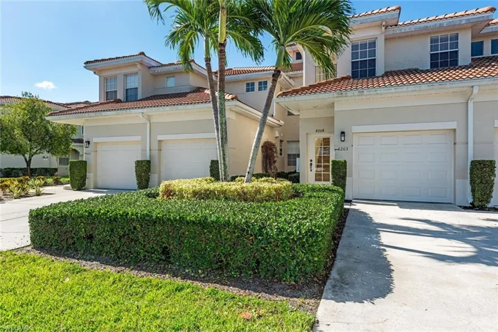3065  Driftwood  WAY, Naples, FL 34109
