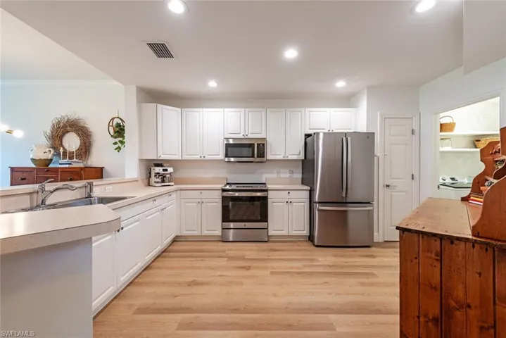 3065  Driftwood  WAY, Naples, FL 34109