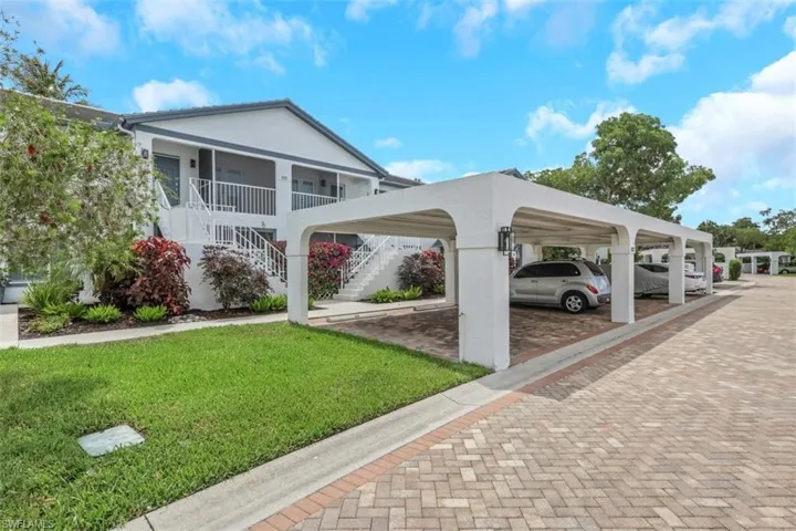 832  Tanbark  DR, Naples, FL 34108