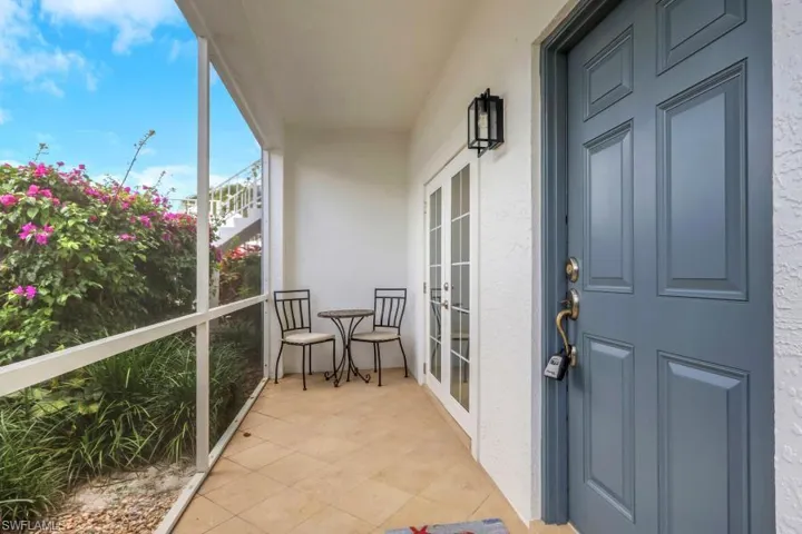 832  Tanbark  DR, Naples, FL 34108