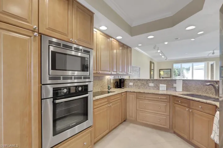 832  Tanbark  DR, Naples, FL 34108