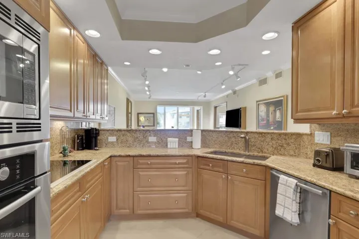 832  Tanbark  DR, Naples, FL 34108