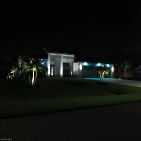 View of front of house with a yard