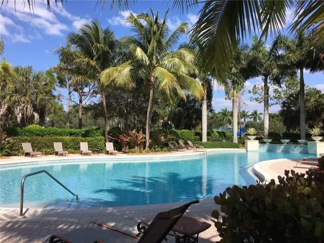 2547 Marquesa Royale Ln 3-201, Naples, Florida 34109