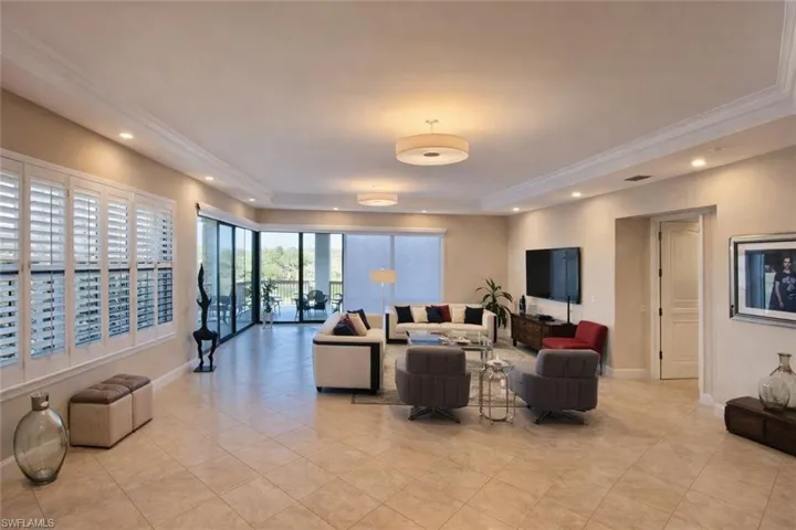 2547 Marquesa Royale Ln 3-201, Naples, Florida 34109