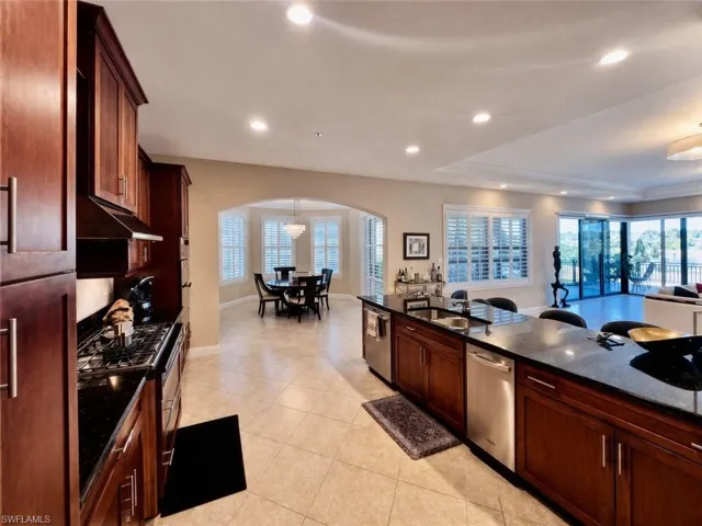 2547 Marquesa Royale Ln 3-201, Naples, Florida 34109
