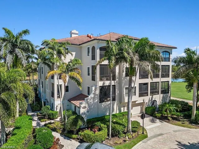2547 Marquesa Royale Ln 3-201, Naples, Florida 34109