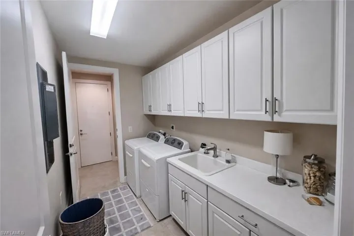 2547 Marquesa Royale Ln 3-201, Naples, Florida 34109