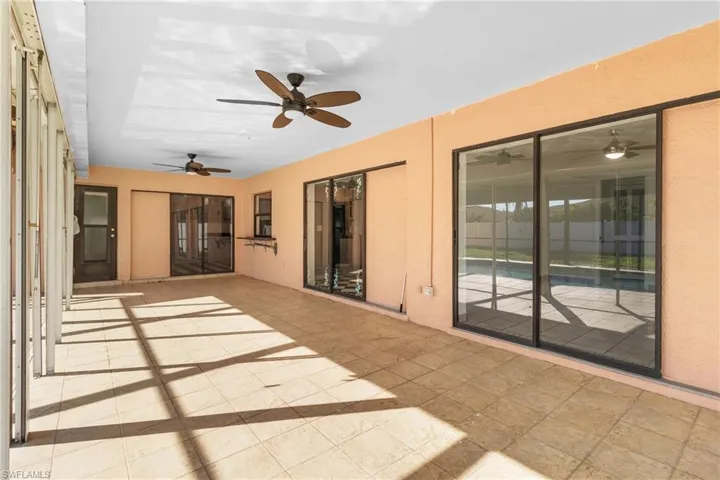 Lanai, notice all the openings to the home.