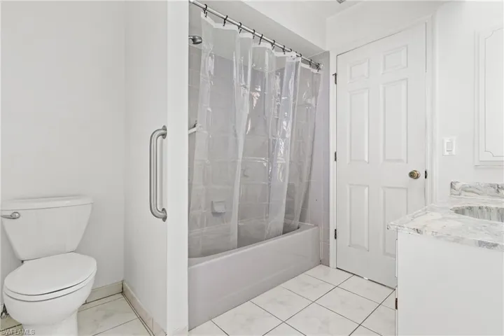 Guest bath with entrance to pool