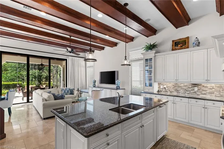 2234 Aberdeen Ct, Naples, Florida 34105