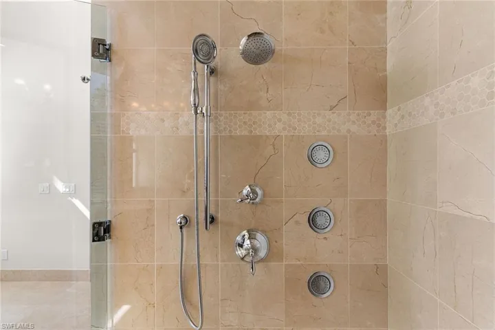 2234 Aberdeen Ct, Naples, Florida 34105