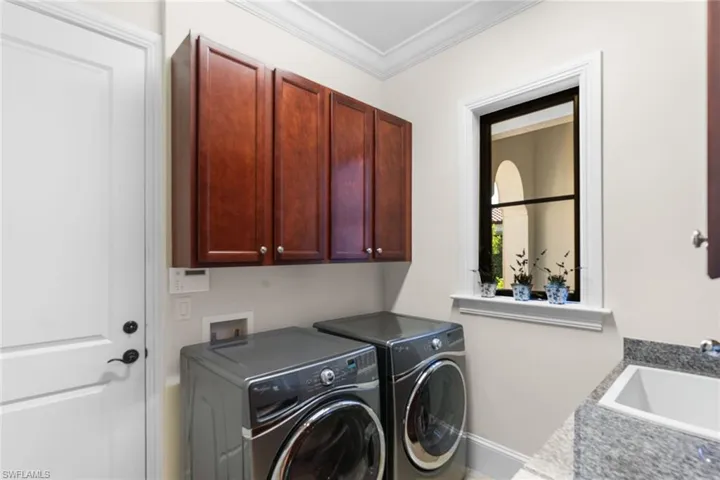 2234 Aberdeen Ct, Naples, Florida 34105
