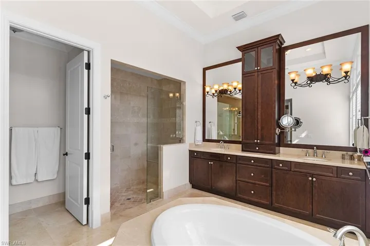 2234 Aberdeen Ct, Naples, Florida 34105