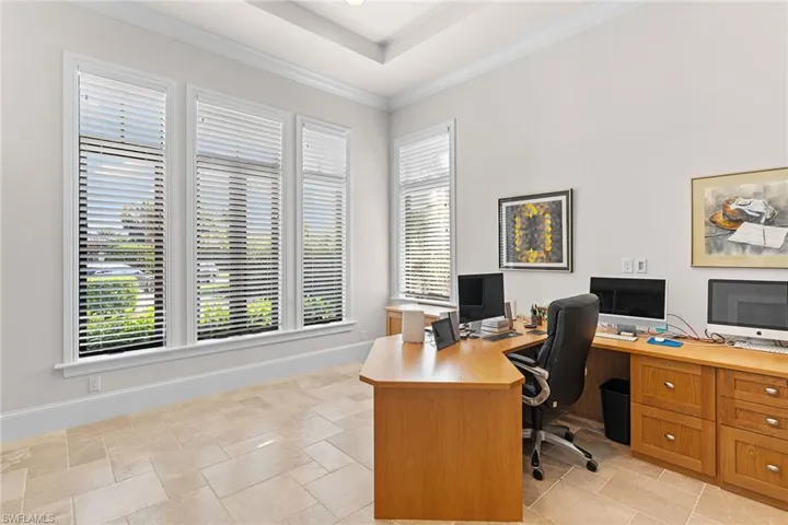 2234 Aberdeen Ct, Naples, Florida 34105