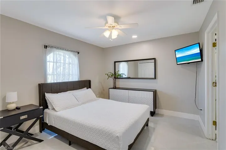 Bedroom with recessed lighting, visible vents, baseboards, and ceiling fan