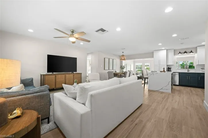 373 Egret Ave, Naples, Florida 34108