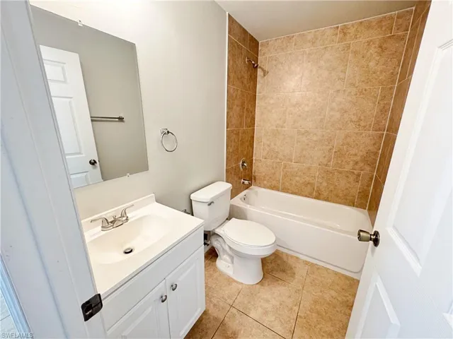 1020/1022 NE 8th  PL, Cape Coral, FL 33909