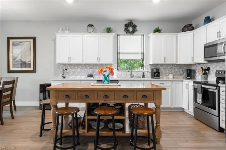 16013 Palmetto Prairie Dr, Alva, Florida 33920