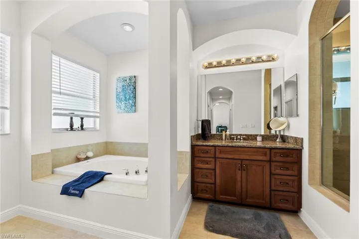 1720  BIRDIE  DR, Naples, FL 34120