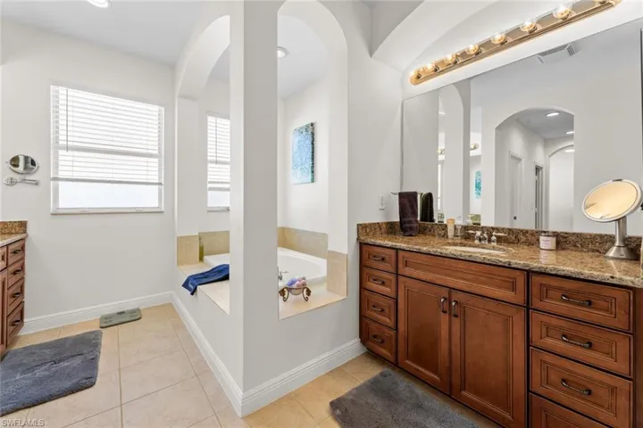 1720  BIRDIE  DR, Naples, FL 34120