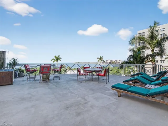 711 Sq. Ft. Patio