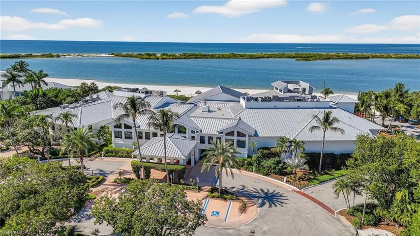 Clubhouse & Restaurants