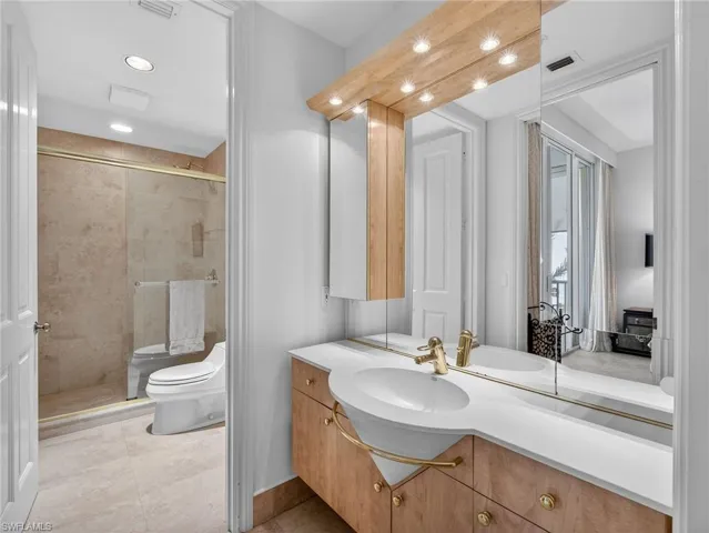 En-Suite Guest Bath